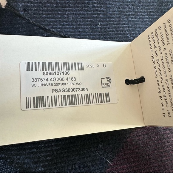 NWT Gucci Scarf with dust bag reg $475 - Picture 3 of 9